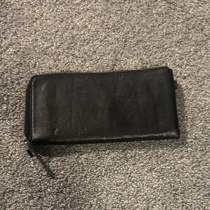 le chateau Black Zip-Around Leather Wristlet Clutch